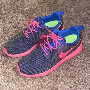 Nike Roshe One sneakers